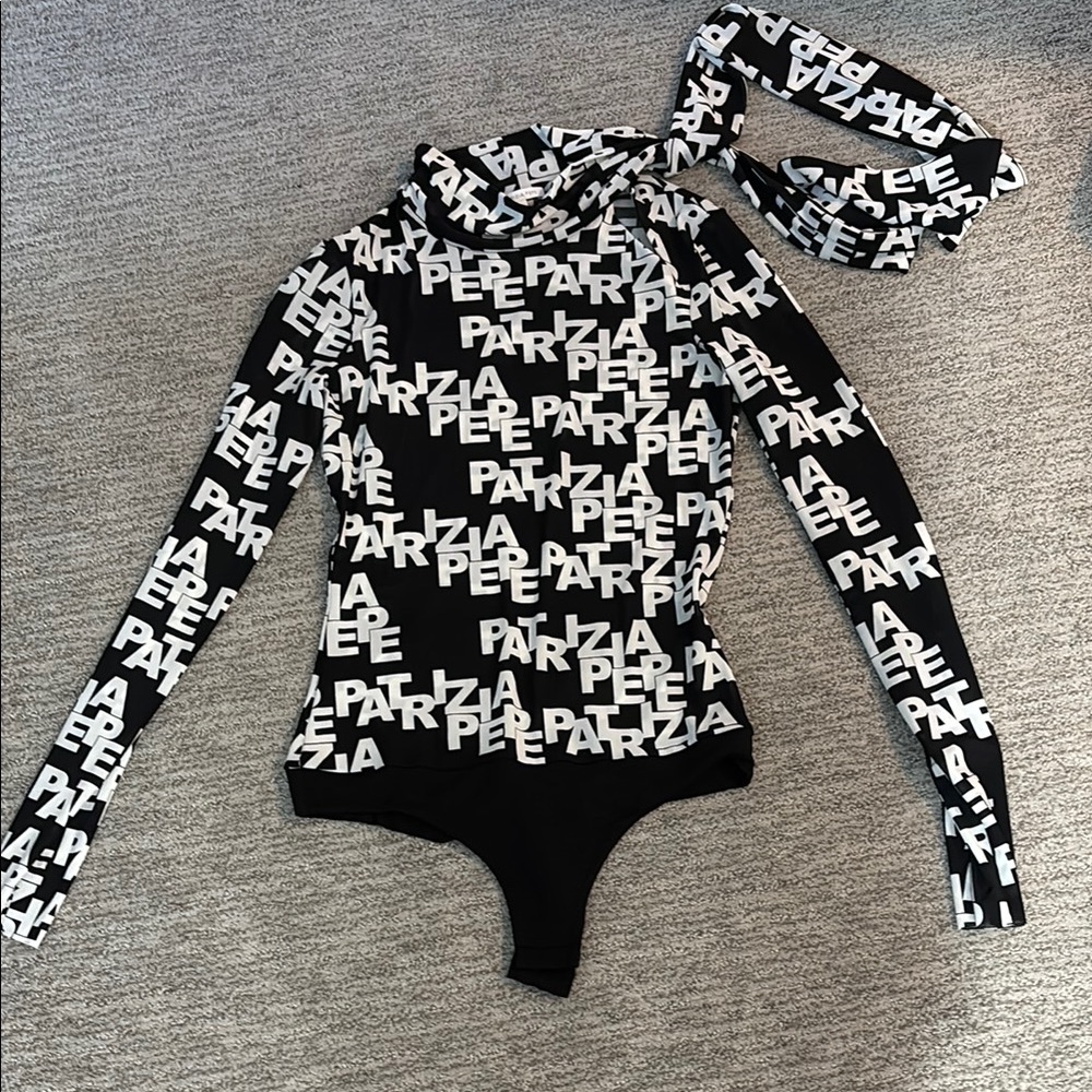Patrizia Pepe Italy size 2 logo print bodysuit NWOT